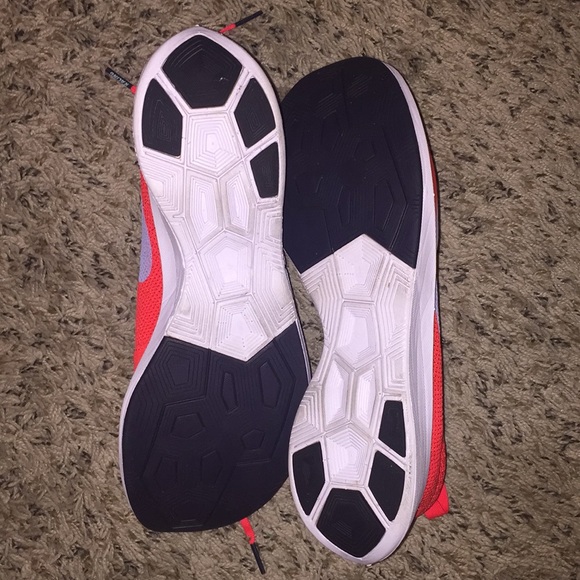 Nike Vaporfly 4% Flyknit - Picture 3 of 5